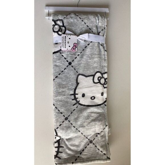 HELLO KITTY Blanket Throw 50"x70" Super Soft Plush Gray Pink White NEW - Picture 1 of 15
